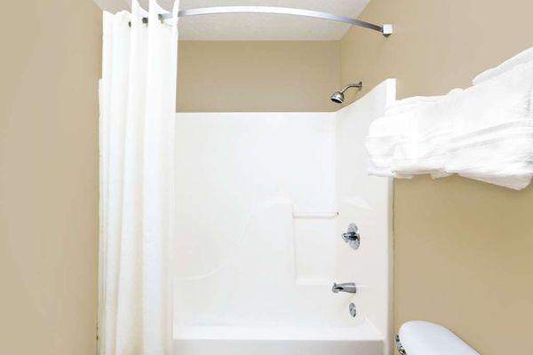 Guest room bath