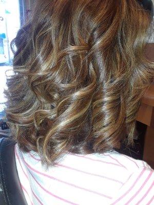 Ya LOOK at the base color and very nice #highlights #haircut and # hairstyle. By mery