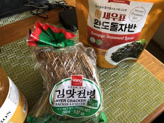 Korean crackers and seasoned laver.