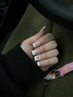 French tip w/ 3D flower