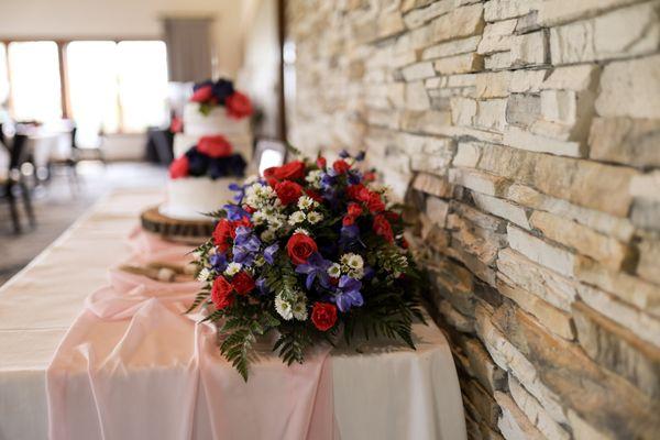 Beautiful addition to our cake table. Loved the centerpiece.