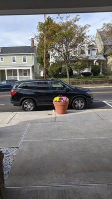 Car service waiting 15 minutes prior to pickup.