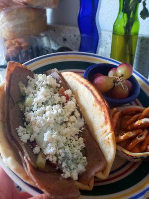 Greek gyros for lunch with skarsgard ingredients, red pepper hummus & grapes too