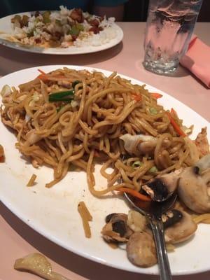 Chicken Lo Mein, very bland with very little chicken