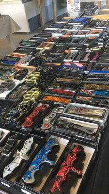 Lots of knives to choose from!