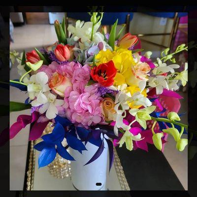 Beautiful colorful floral arrangement!