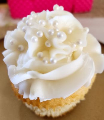 Smallcakes Cupcakery and Creamery of South Barrington