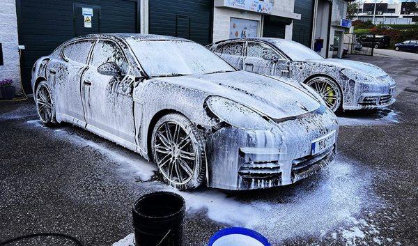 Basic car wash wheel cleaning