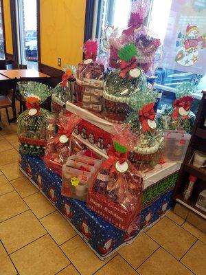 Custom holiday gift baskets for customers to give as holiday gifts.