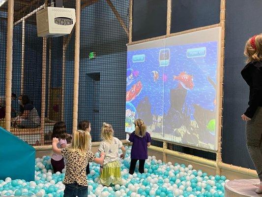 Ball pit, projector game