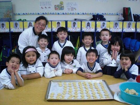 In the theme of "Food" children made cookies.