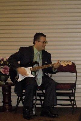 Me playing at transformados en Cristo