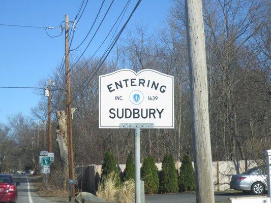 Entering Sudbury. This sign is in front of the pole, so can you see it? This is the Maynard/Sudbury line.