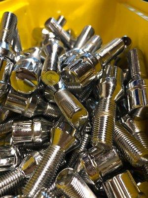 Lugs Bolts