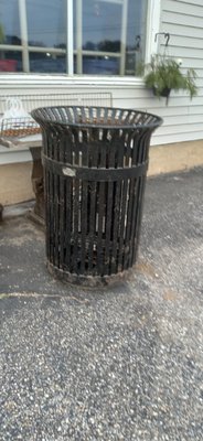 Commercial trash receptacle