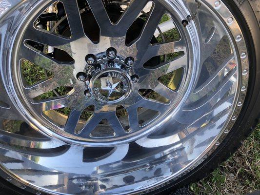 Aluminum wheels polishing