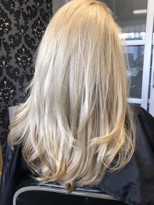 No bleach used! Only hi lift blonde ... love the way her hair lifts !!