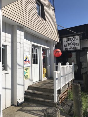 I decided to boat to Bridge Marine to get Oil for the Boat! What a Great Experience! This is a Locally Owned Shop Run by Father and Sons!