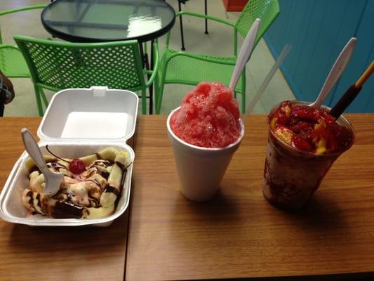 Banana Split, Strawberry Raspa and Chamoyada!!! Delicious!!!