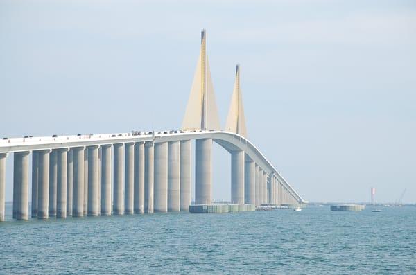 MINUTES FROM THE SKYWAY BRIDGE!