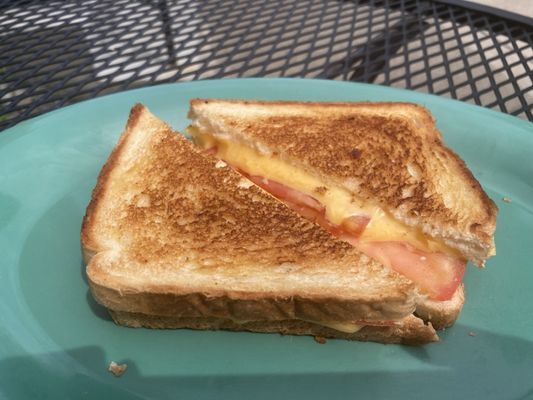 Toasty grilled cheese with tomato