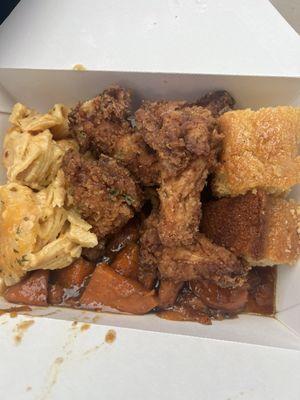 Fried Chicken  Mac with yams & cornbread.