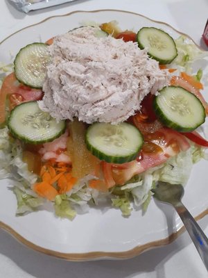 Garden salad with a scoop of Tuna!