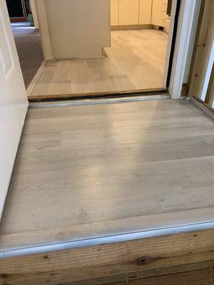 Vinyl flooring looks amazingly nice!