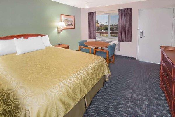 Days Inn By Wyndham Ontario Airport