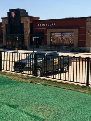 Commercial Fence - Bj's Brewhouse Restaurant - Covenant Fence