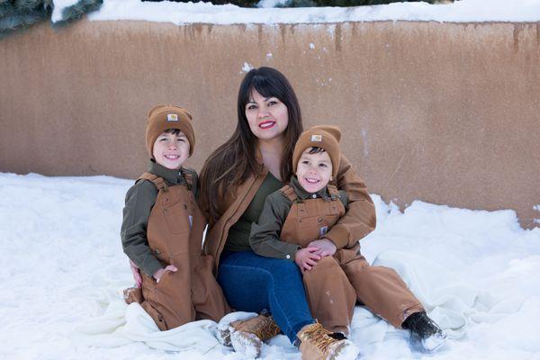 Family photos in snow in Taos, NM