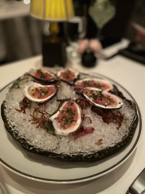 DAILY SELECTION OF OYSTERS, MIGNONETTE