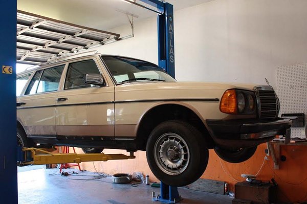 Mercedes W123 300TD Diesel Engine Replacement