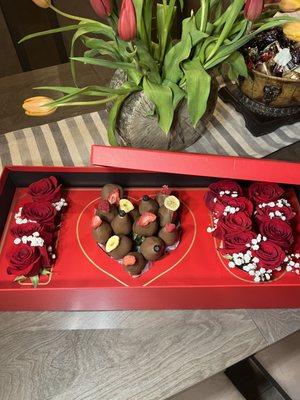 "I love you" perfect arrangement for her, premium Belgian chocolate covered strawberries and roses