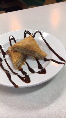 Mmmmmmm Baklava with chocolate syrup or Nutella!!!! Mmmmmmmm!!