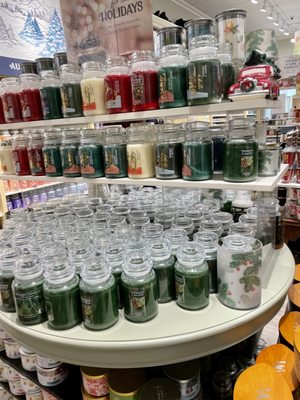 Seasonal candles and fragrances