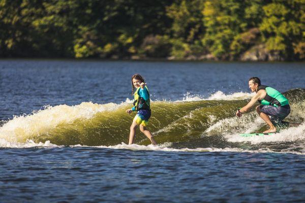 Double's wakesurfing