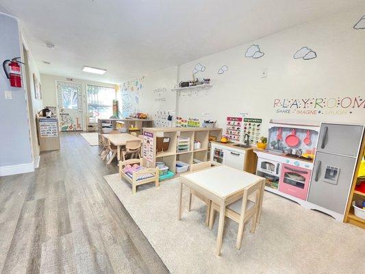 Creative Valley Child Care

Home environment feeling: Multi-age learning and play space that encourages open-ended play.