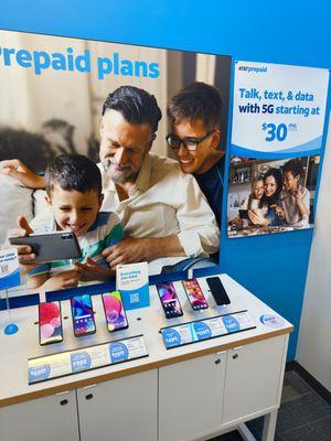 AT&T Prepaid Display Table