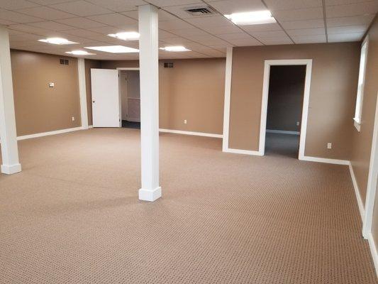 Top floor corner rental w/ utilities included! Spacious & bright w/ many windows & skylight. Has 2 entries & separate office/waiting room.