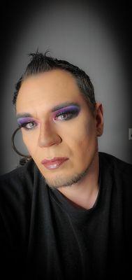 StarLily by Taz himself. This is the MUA that's named and chose this style.