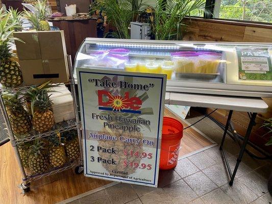 They sell fresh take home pineapples here too