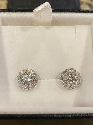 1.10ctw diamonds stud earrings