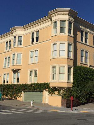 South facing soft colors for this simple but elegant building in Pacific Heights.