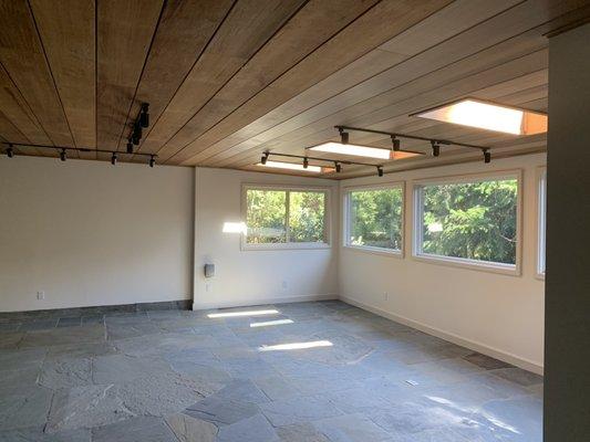 Room finished! Blue stone floor done !