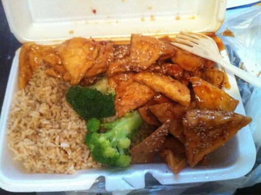 Sesame Tofu with brown rice and broccoli