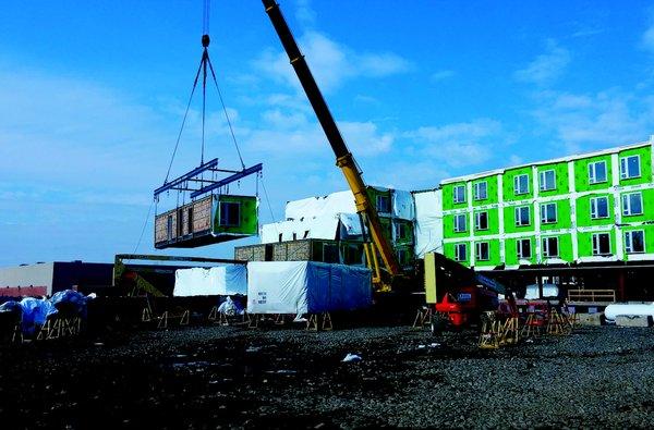 On the move! Modular Setting. Pace University Dormitories