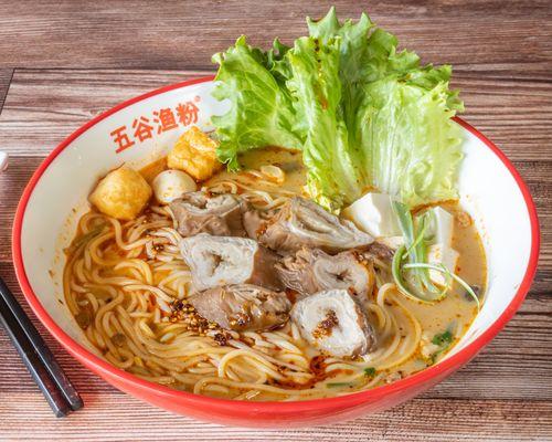 Numb & spicy beef and pork intestine grain rice noodles