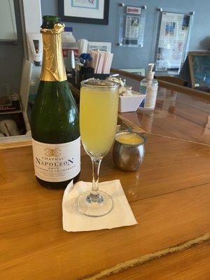 Bottomless mimosas and they weren't even on the menu! They misspoke when I called ahead...without batting an eye the waitress honored it!