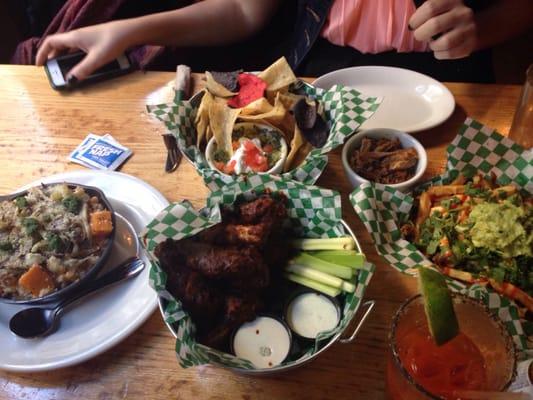 XXX wings, artichoke and spinach dip, street fries. Delicious!!